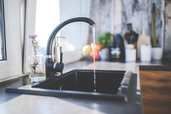 Metoda na ciepłą wodę w domu- co wybrać?